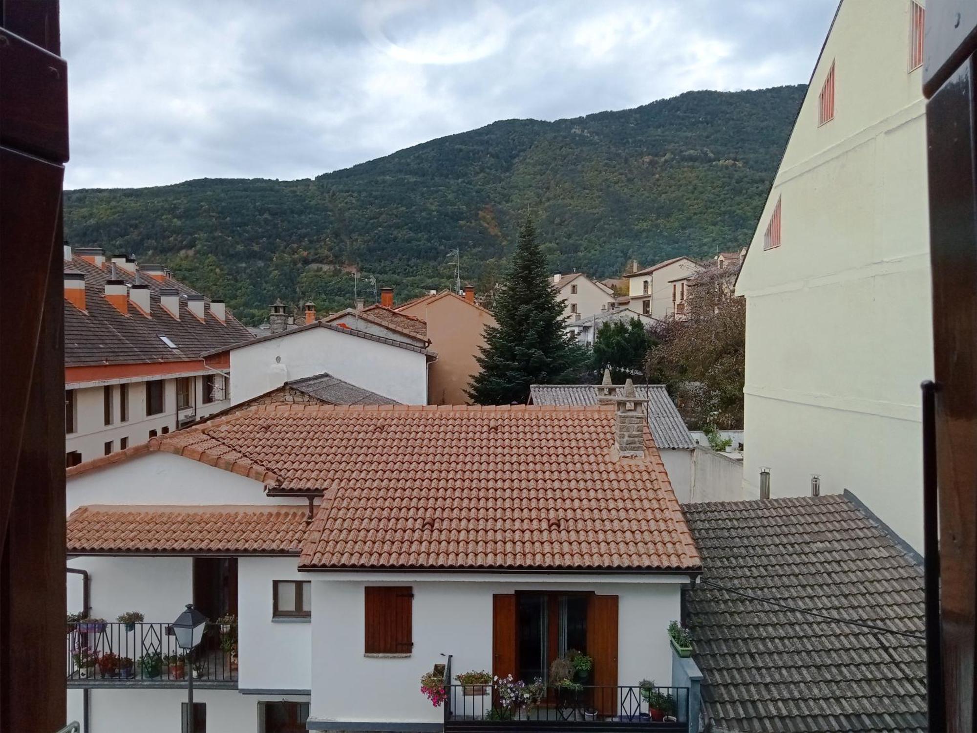 Apartamentos Valle De Tena - Biescas 3000 المظهر الخارجي الصورة