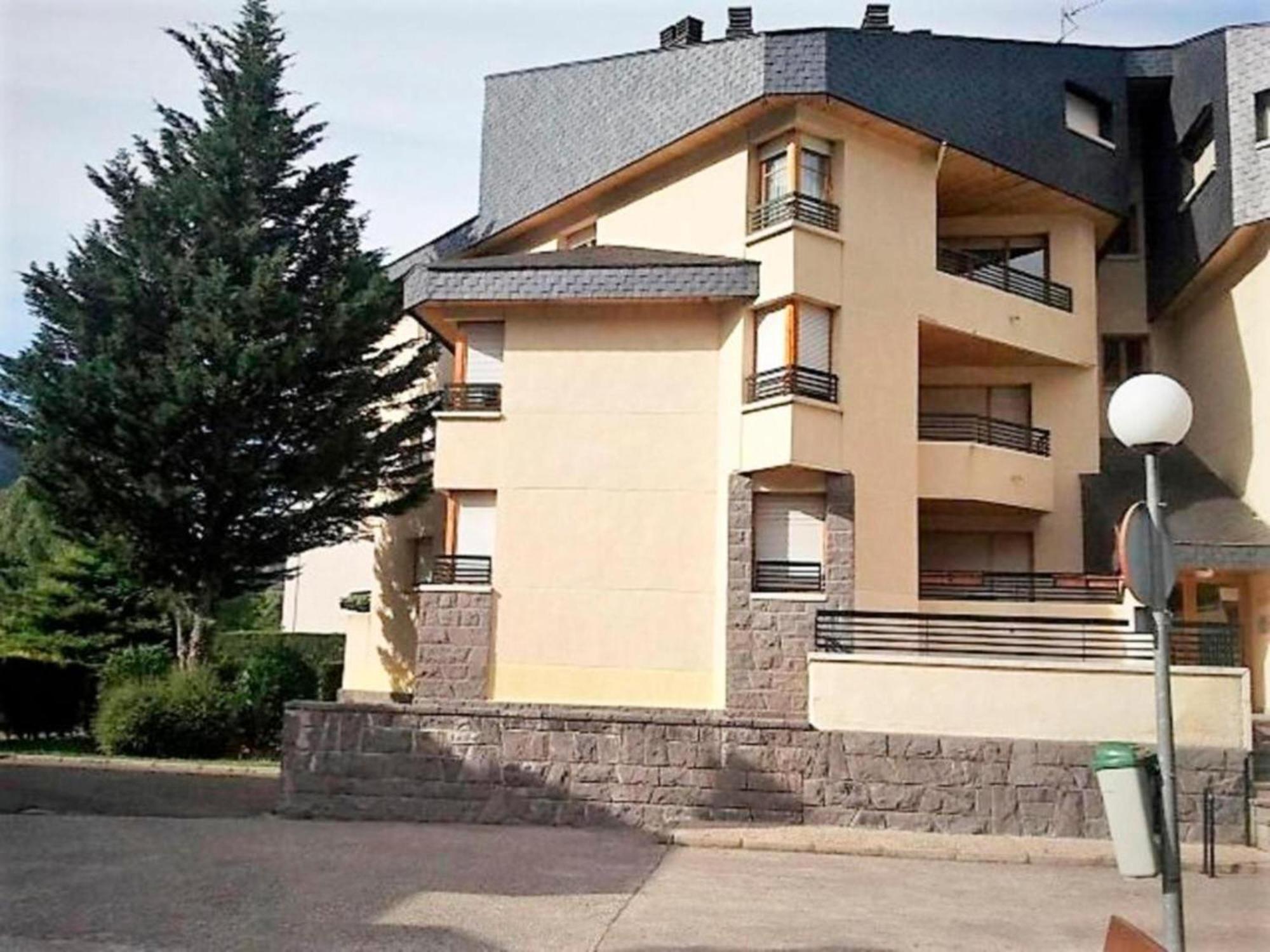 Apartamentos Valle De Tena - Biescas 3000 المظهر الخارجي الصورة