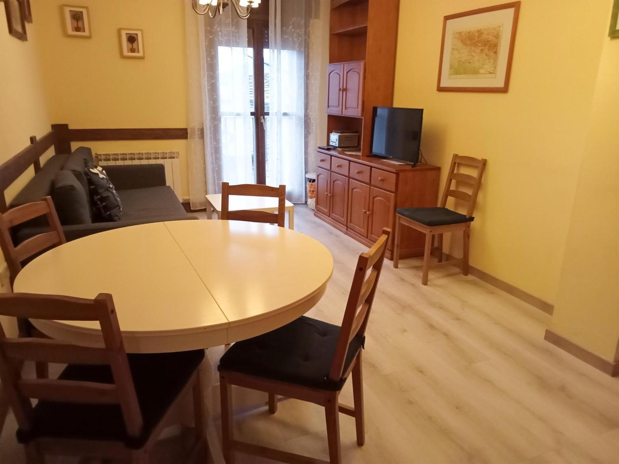 Apartamentos Valle De Tena - Biescas 3000 المظهر الخارجي الصورة